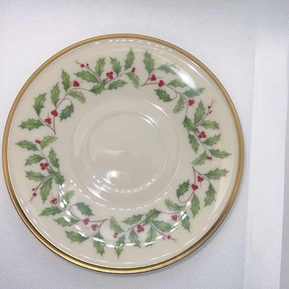 LENOX HOLIDAY FOOTED TEACUP AND SAUCER VINTAGE CHINA HOLLY & BERRIES - Picture 5 of 12